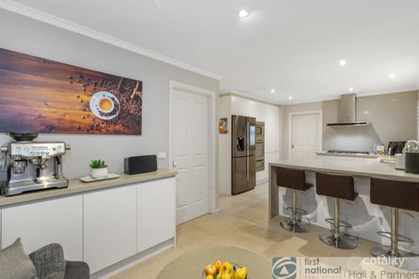 Property photo of 9 Montague Court Endeavour Hills VIC 3802