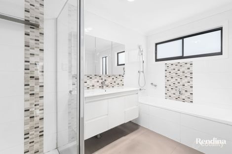 Property photo of 2 Stoneleigh Place Craigieburn VIC 3064