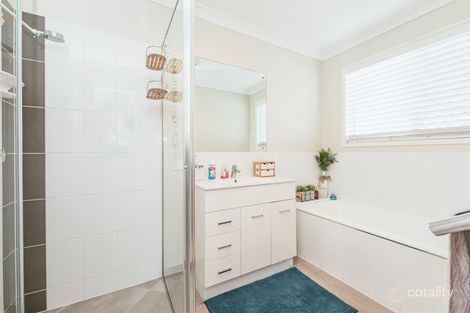 Property photo of 12 Orchard Drive Kirkwood QLD 4680