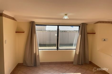 Property photo of 42 Paradise Circuit Halls Head WA 6210