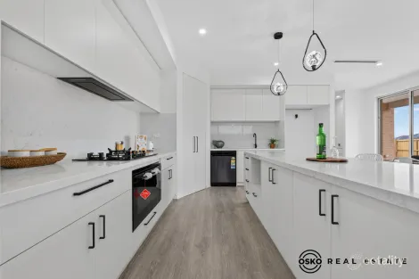 Property photo of 20-22 Pickering Crescent Lara VIC 3212