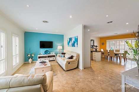 Property photo of 31 Balerno Circle Gowanbrae VIC 3043