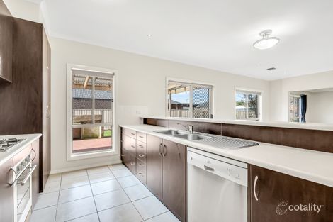 Property photo of 2 Dampier Close Craigieburn VIC 3064