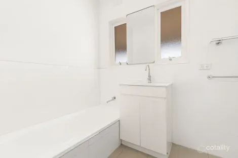 Property photo of 27 Darebin Boulevard Reservoir VIC 3073