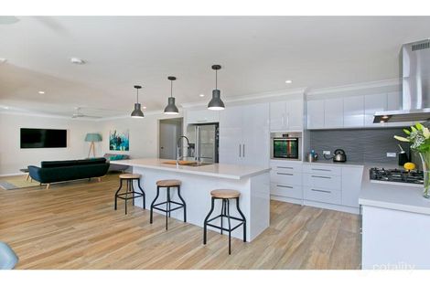 3 Helena St, Wellington Point, QLD 4160