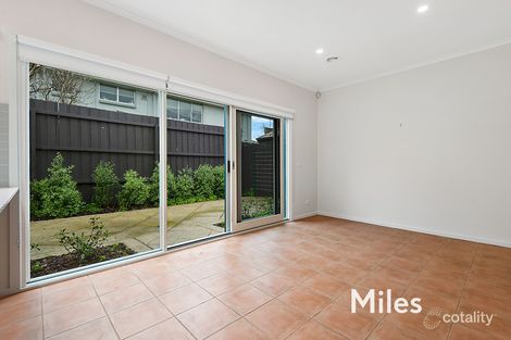 Property photo of 2/15 Abbotsford Grove Ivanhoe VIC 3079