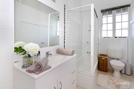 Property photo of 76 Thomas Street Kangaroo Point QLD 4169