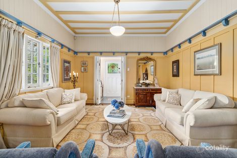Property photo of 35 Volga Crescent Indooroopilly QLD 4068