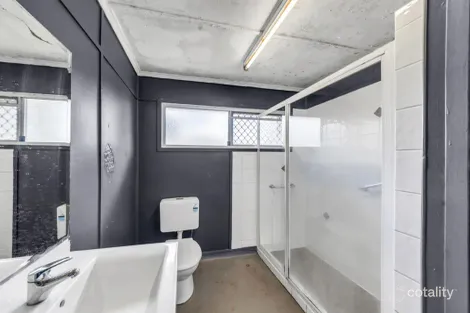 Property photo of 20 Crosshill Street Leichhardt QLD 4305