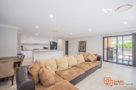 Property photo of 19 Pelagic Court Dubbo NSW 2830