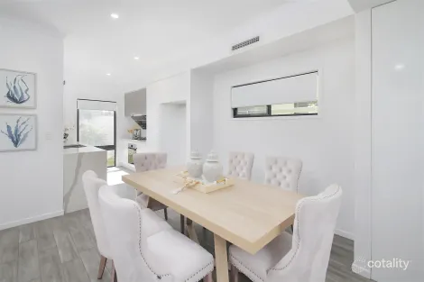 Property photo of 3/33 Sickle Avenue Hope Island QLD 4212