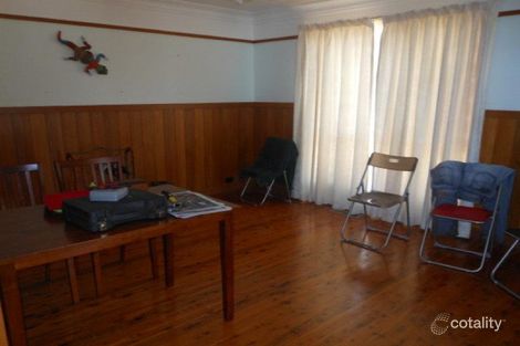 Property photo of 17 Hargreaves Crescent Young NSW 2594