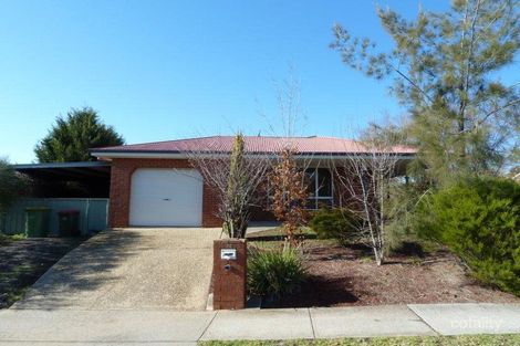 12 Peacock Ave, West Wodonga, VIC 3690