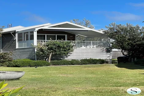 Property photo of 4 Beachside Drive Caves Beach NSW 2281