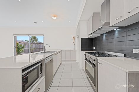 Property photo of 2 Goodenia Loop Cranbourne West VIC 3977