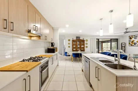 Property photo of 22 Johnstone Place Riverview QLD 4303