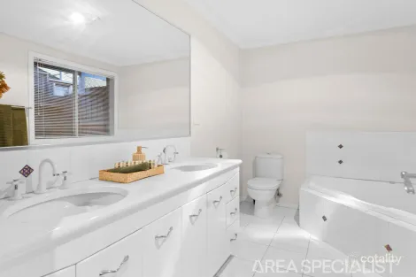 Property photo of 12 Ebony Drive Langwarrin VIC 3910