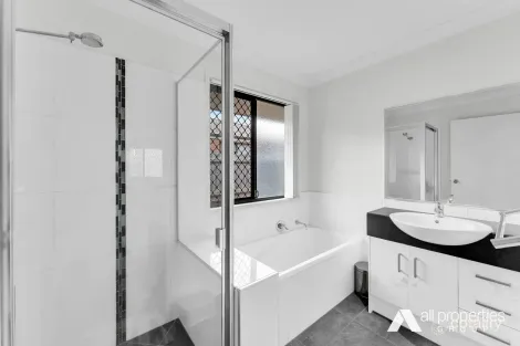 Property photo of 11 Combs Street Yarrabilba QLD 4207