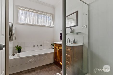 Property photo of 5 Wells Street Long Gully VIC 3550