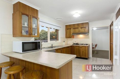 Property photo of 14 Wevlin Close Endeavour Hills VIC 3802
