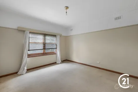 Property photo of 11 Poplar Street Echuca VIC 3564