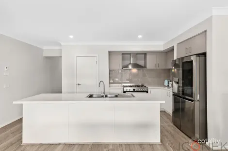 Property photo of 13 Peckham Avenue Wollert VIC 3750