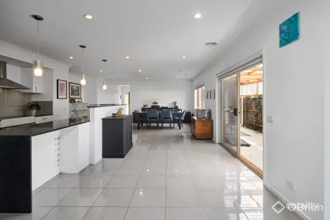 Property photo of 4 Rivendale Crescent Drouin VIC 3818