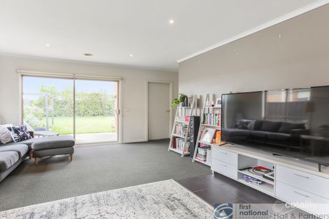 Property photo of 21 Mirabelle Street Pakenham VIC 3810