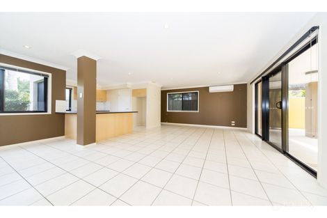 Property photo of 2/4 Wynflo Street Labrador QLD 4215