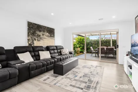 Property photo of 4 Rivendale Crescent Drouin VIC 3818