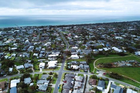 Property photo of 2 Leon Avenue Rosebud VIC 3939