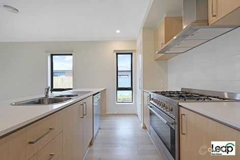 Property photo of 4 Ross Parade Wallan VIC 3756