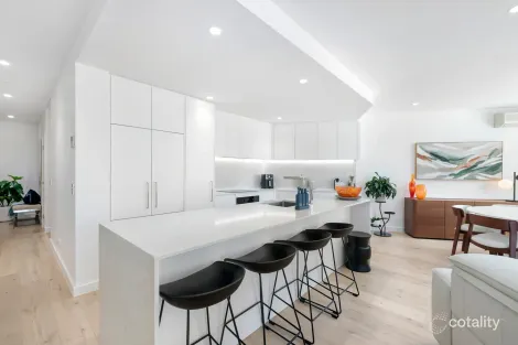 Property photo of 1027/3029 The Boulevarde Carrara QLD 4211