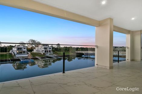 Property photo of 8 Harbourvue Court Helensvale QLD 4212