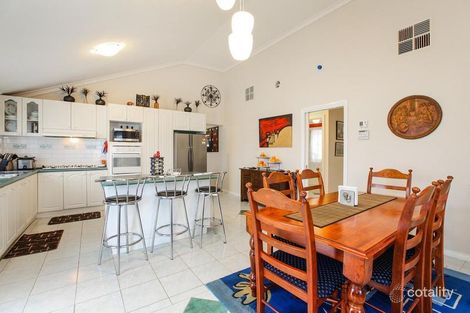 Property photo of 14 Themeda Court Delahey VIC 3037