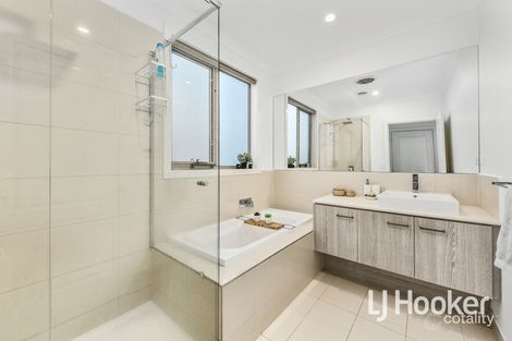 Property photo of 50 Bona Vista Rise Clyde VIC 3978