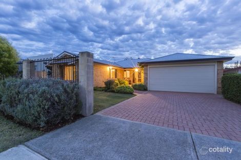 Property photo of 58 Crossland Way Kardinya WA 6163