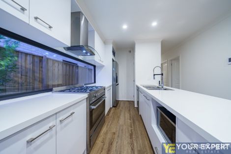 Property photo of 11 Moroak Crescent Clyde North VIC 3978