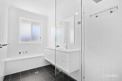 Property photo of 2/6 Hutchinson Drive Balgownie NSW 2519