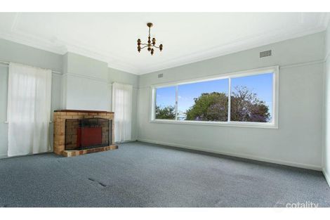 Property photo of 37 Northcliffe Drive Lake Heights NSW 2502