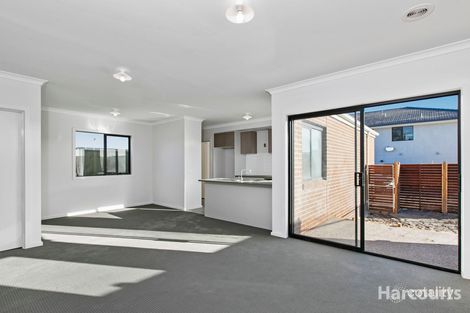 Property photo of 4 Precinct Walk Clyde North VIC 3978