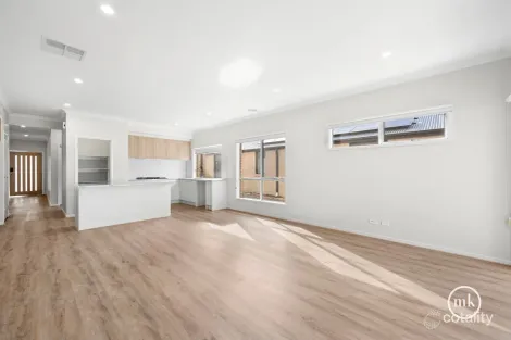 Property photo of 13 Foreshores Drive Donnybrook VIC 3064