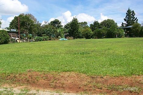 2 Poinsettia Cl, Yungaburra, QLD 4884