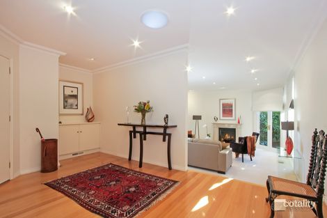 Property photo of 5 Higgs Place Hughes ACT 2605