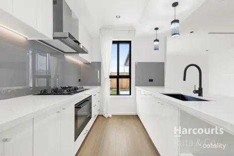Property photo of 32 Romanesque Drive Deanside VIC 3336
