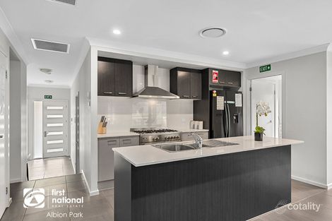 Property photo of 64 Saddleback Crescent Stream Hill NSW 2526