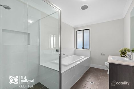 Property photo of 64 Saddleback Crescent Stream Hill NSW 2526