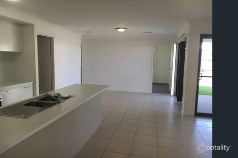 Property photo of 11 Parklane Crescent Beaconsfield QLD 4740