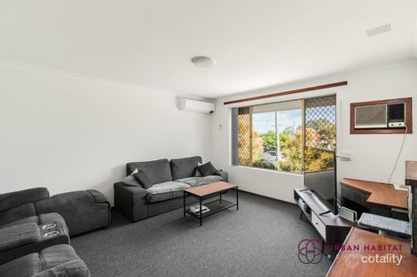 Property photo of 10 Cromer Gardens Parmelia WA 6167