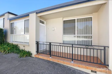 1/8 Buckle Cres, West Wollongong, NSW 2500